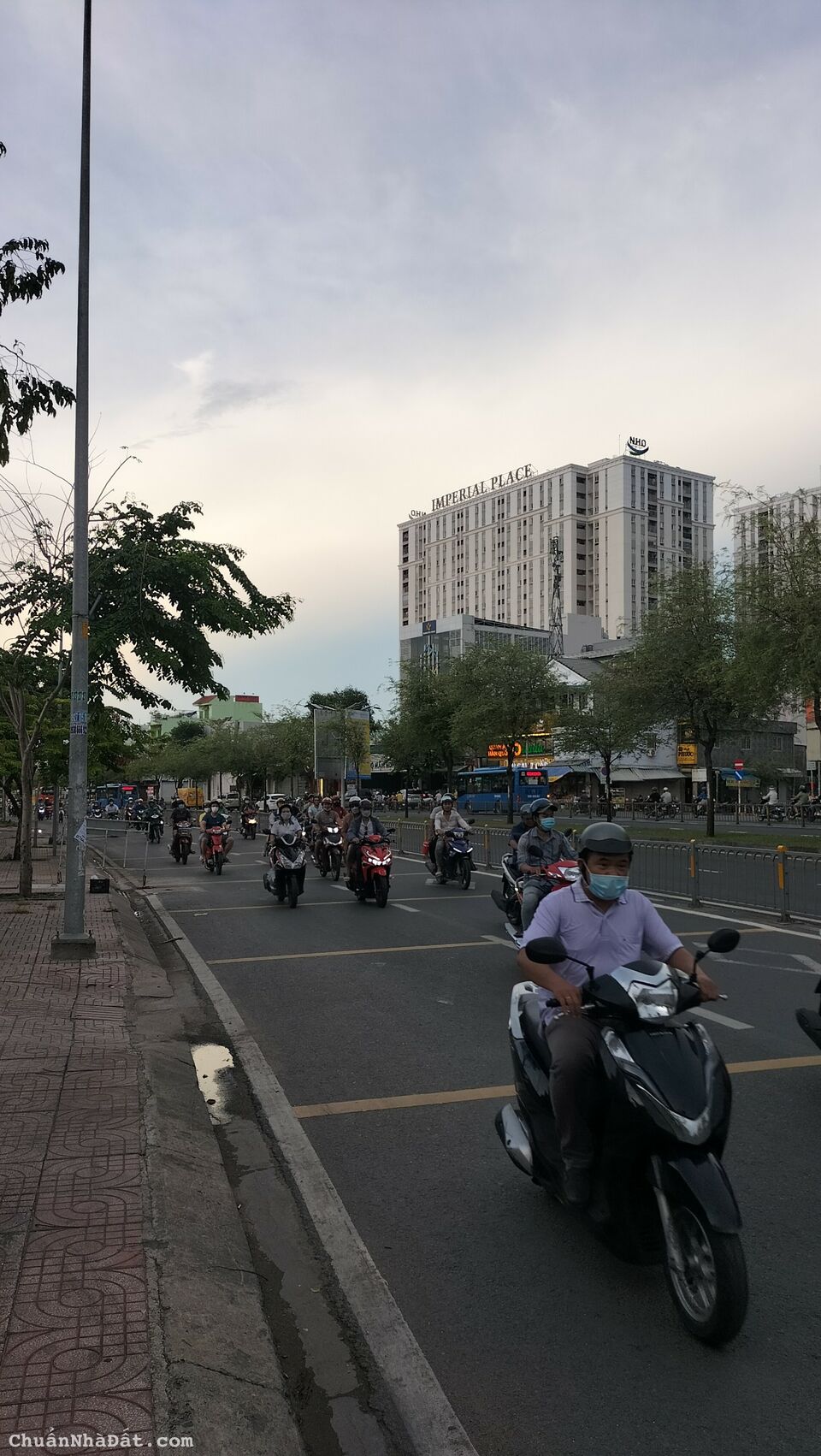 Cho thuê mặt tiền số 227 Kinh Dương Vương, Quận 6. DT: 30x40m, giá: 230tr 