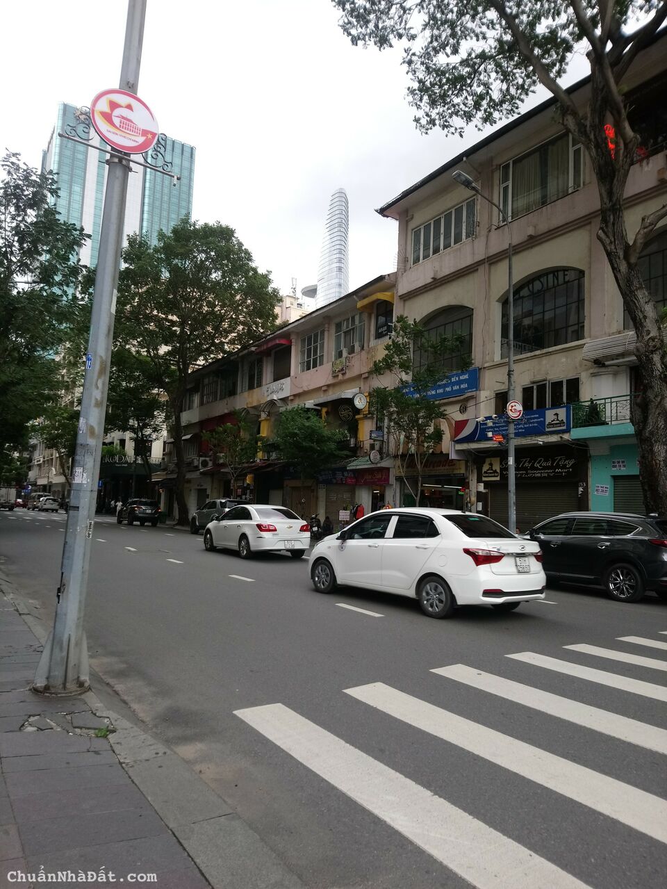 Bán nhà mặt tiền Đồng Khởi Quận 1, DT: 4x18m, 2 lầu, giá: 300 tỷ thương lượng