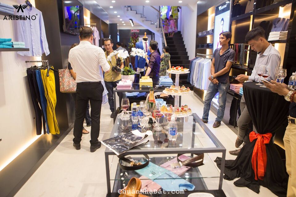 Cho thuê nhà mặt tiền 400 Hai Bà Trưng Quận 1.  DT; 4.5x21m, 5 lầu, giá:178tr TL