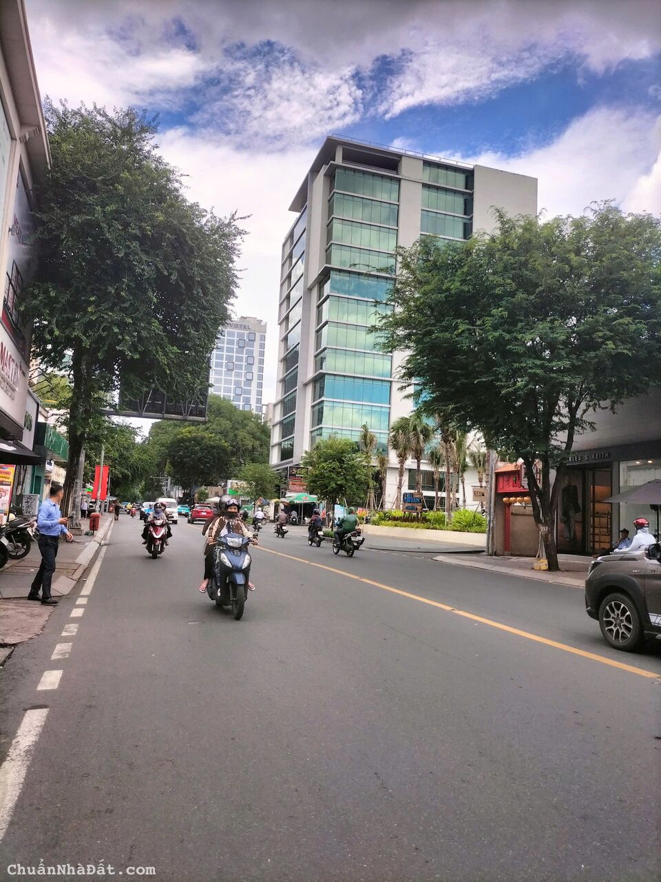 Cho thuê nhà mặt tiền 187A Hai Bà Trưng Quận 3, DT: 11.5x36m, KC: 2 lầu, giá: 560tr/ tháng