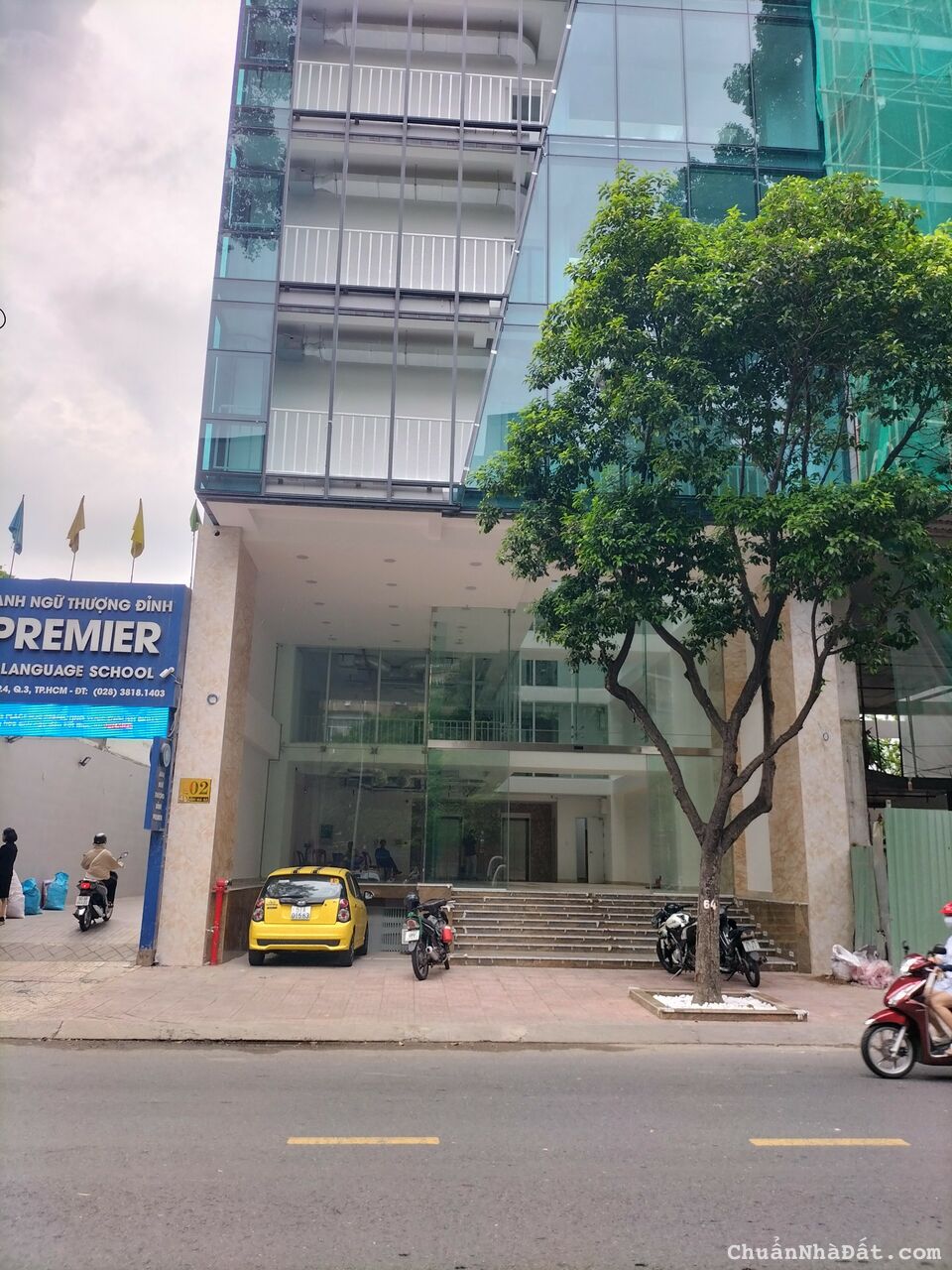 Cho thuê tòa nhà 102 Cao Thắng Quận 3, DT: 12x22m, Hầm + 9 lầu, giá: 550tr thương lượng