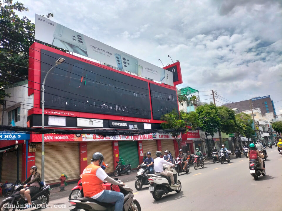 Cho thuê nhà mặt tiền 516 Cách Mạng Tháng Tám Quận 3, DT: 20x8m, 2 lầu, giá: 140tr/ tháng
