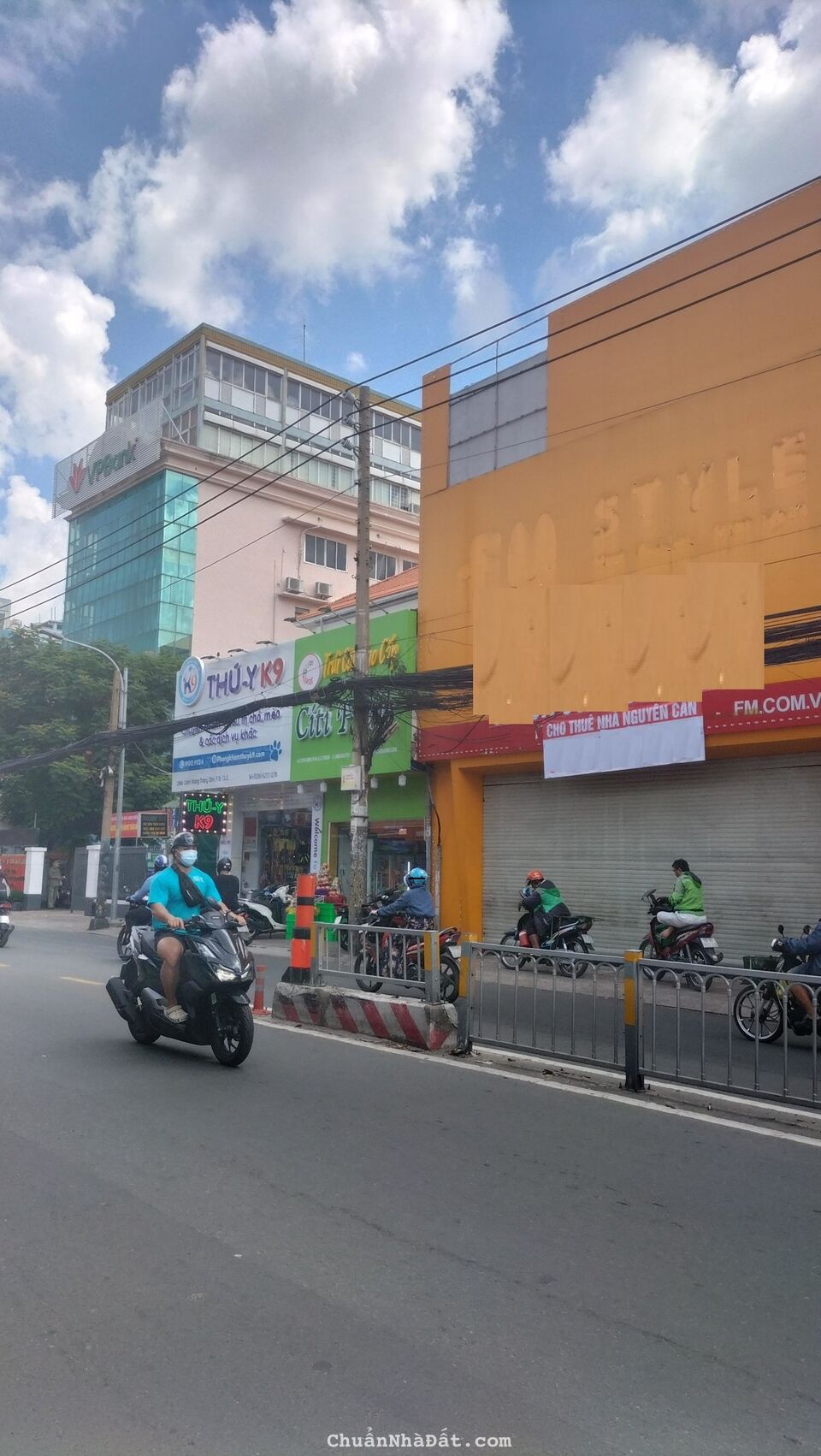 Cho thuê nhà mặt tiền 274 Cách Mạng Tháng Tám Quận 3, DT; 9x27m, NH: 28m, giá; 180tr TL