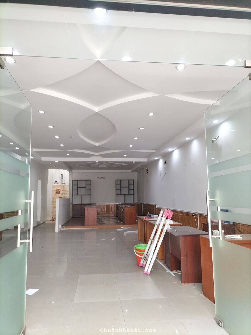 Cho thuê nhà 1059 Cách Mạng Tháng Tám Tân Bình, DT: 10x23m, giá: 80tr TL