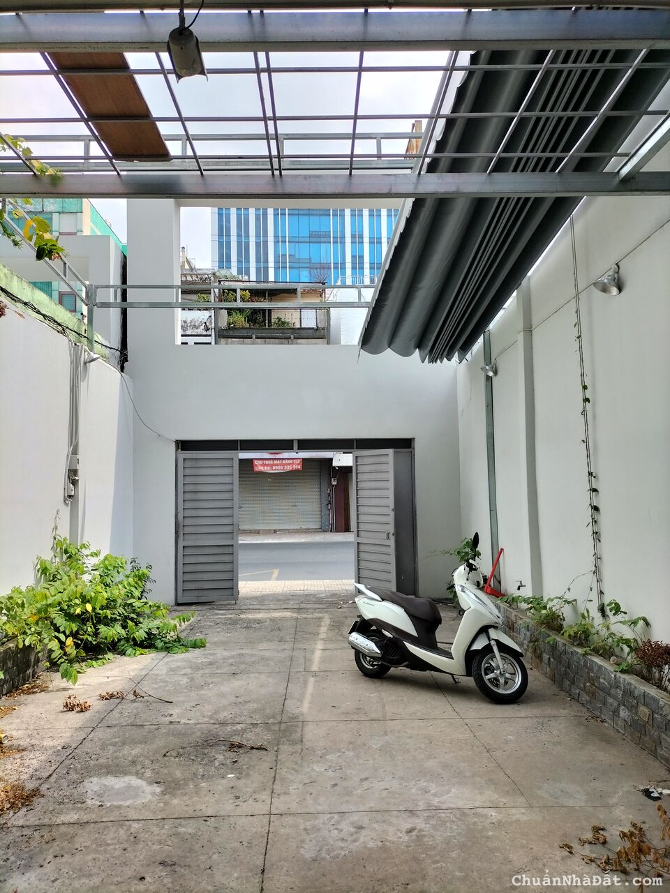 Cho thuê nhà 1059 Cách Mạng Tháng Tám Tân Bình, DT: 10x23m, giá: 80tr TL