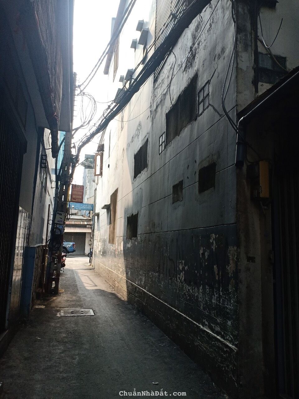 Cho thuê nhà mặt tiền 1007 Lạc Long Quân Quận Tân Bình, DT: 10x18m, Trêt + 2 lầu, giá; 135tr TL