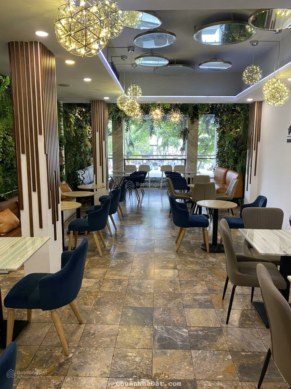 Cho thuê mặt bằng 44 Nguyễn Huệ, Quận 1, DT: 5x24m, trệt + 1 lầu, giá: 230tr thương lượng