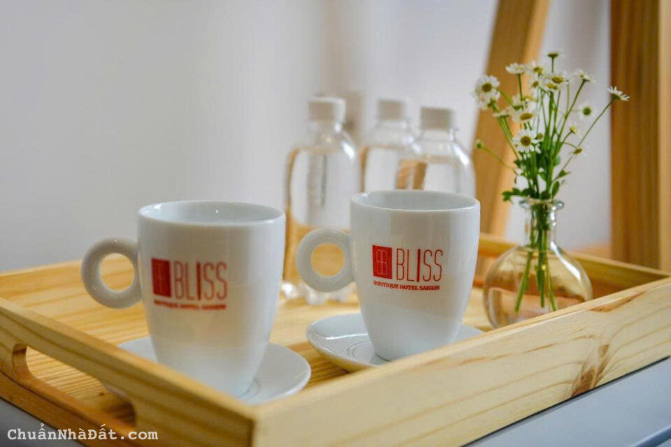 Cho thuê khách sạn số 65G Nguyễn Thái Học Quận 1, KC: 7 lầu có 50 phòng, giá: 520tr TL