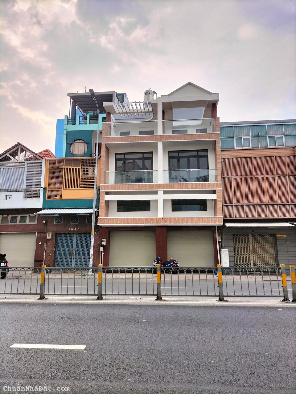 Cho  thuê  nhà 64 Nguyễn Trãi Quận 5, DT:5x20m, 1 lầu, giá: 65tr thương lượng