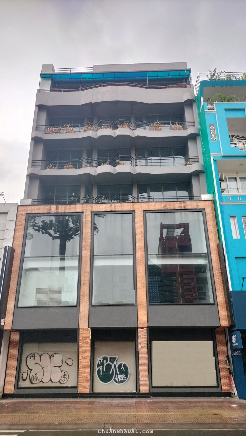 Cho thuê nhà 131-133 Nguyễn Trãi Quận 5, DT: 12x39m, KC: 8 lầu + thang máy, giá: 800tr/ tháng