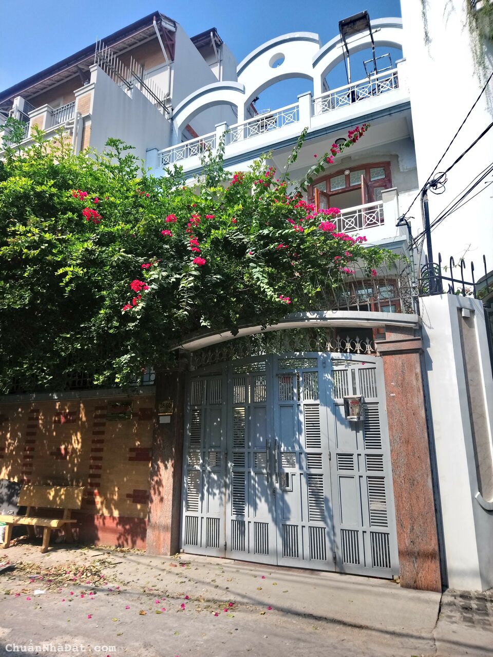 Cho thuê biệt thự hẻm 38/ Nguyễn Văn Trỗi Q. Phú Nhuận, DT: 8x21m, 6 lầu, giá: 90tr/ tháng.