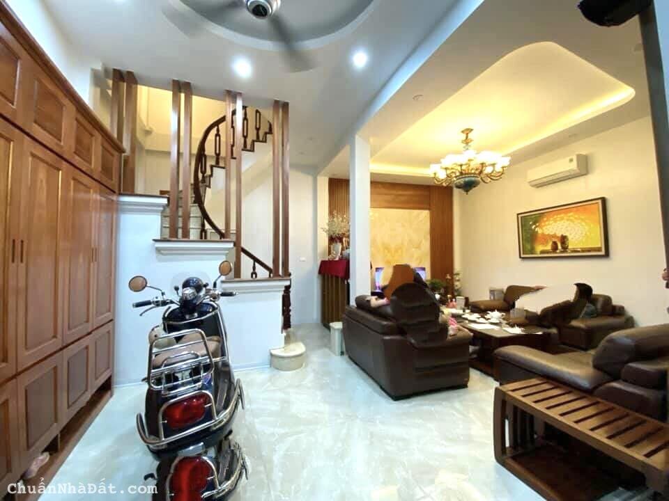 Bán nhà riêng ngõ 33 Hào Nam 32,5m2 4T Ô Tô Gần Phố Giá 5,3 Tỷ
