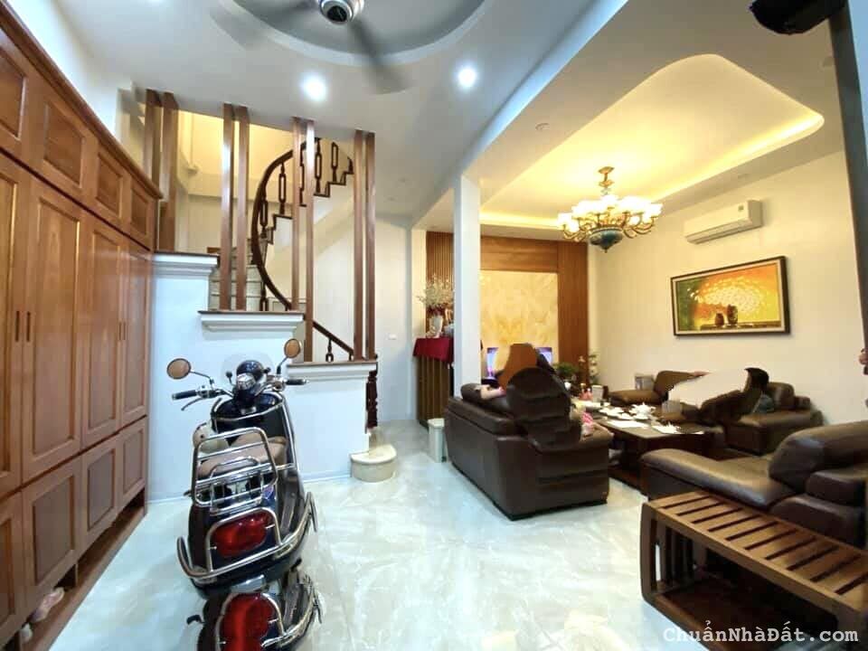 Bán nhà riêng ngõ 63 Thái Thịnh 40,5m2 5T MT 6,5m Ô Tô Giá Chỉ 7,5 Tỷ