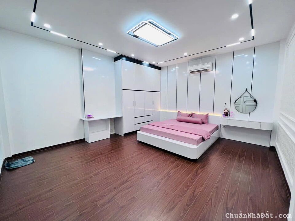 Bán Nhà Phố Hoàng Văn Thái 55m2 4T Ô Tô Đỗ Trước Cửa Giá Chỉ Nhỉnh 6 Tỷ