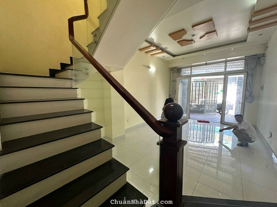 Nhà mặt tiền 43 Lô Tư p. Bình Hưng Hòa A 43×17 4 tầng 4 phòng Nhà mặt tiền 43 Lô Tư p. Bình Hưng Hòa A 43×17 4 tầng 4 phòng