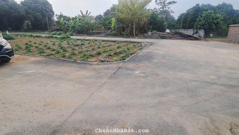 Bán lô góc 3 mặt tiền. DT 60m2. Đường rộng, thông tứ phía, oto tránh. Giá 1,5x tỷ Bán lô góc 3 mặt tiền. DT 60m2. Đường rộng, thông tứ phía, oto tránh. Giá 1,5x tỷ