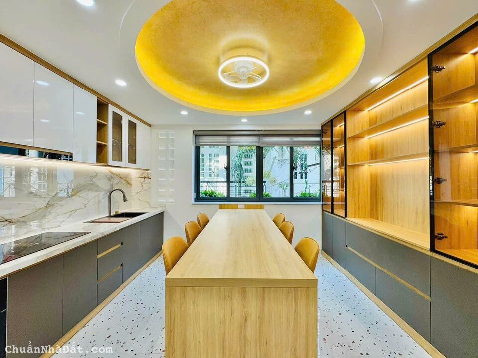 Bán gấp nhà 37m2 hẻm oto Nguyễn Thiện Thuật, P1, Q3 chỉ 2 tỷ 280. Gần ngã sáu Cộng Hoà, xây 3 lầu