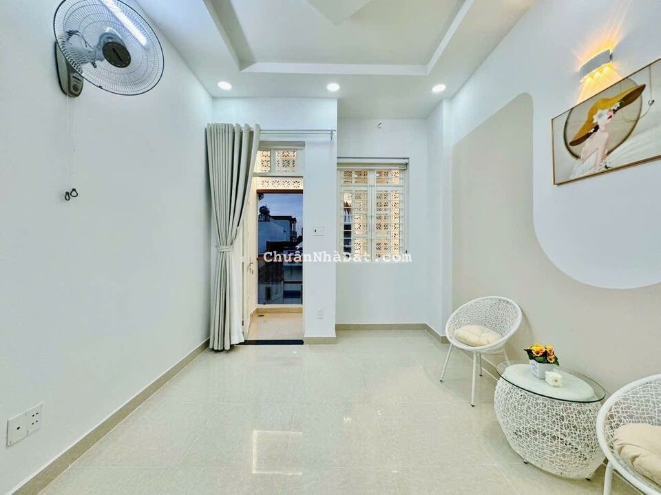 Chuyển nhượng chỉ 2 tỷ 090 sở hữu ngay nhà 37m2 Cô Bắc, P1, Phú Nhuận, xây 3 lầu, gần chợ Phan Đình