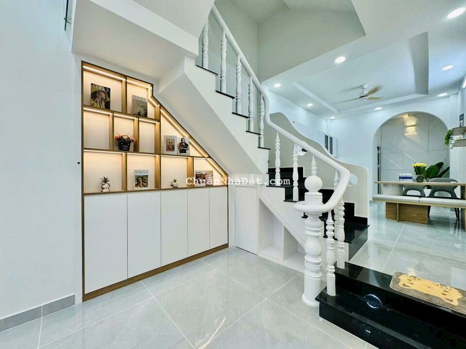 Chuyển nhượng chỉ 2 tỷ 090 sở hữu ngay nhà 37m2 Cô Bắc, P1, Phú Nhuận, xây 3 lầu, gần chợ Phan Đình