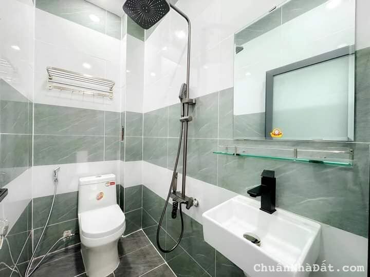 Xoay vốn bán gấp nhà 33m2 Huỳnh Văn Bánh, P17, Phú Nhuận chỉ 2 tỷ 350. Gần nhà sách FAHASA, sổ sẵn