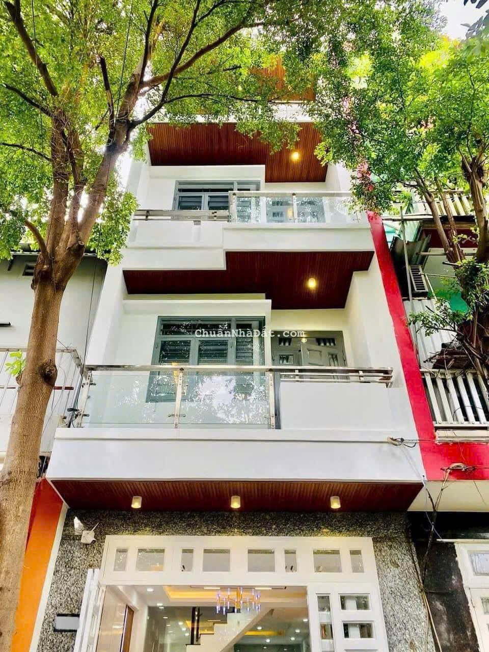 Chuyển nhượng nhà 42m2 ngay Lê Quang Định, P7, Bình Thạnh chỉ 1 tỷ 980, xây 3 tầng, sổ hồng riêng