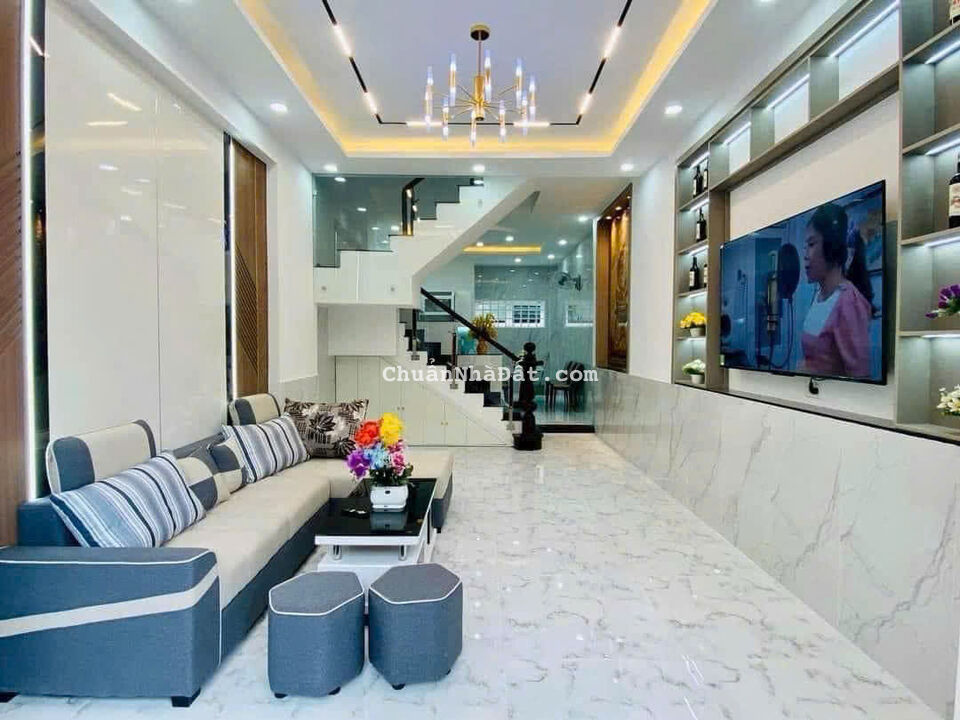 Chuyển nhượng nhà 42m2 ngay Lê Quang Định, P7, Bình Thạnh chỉ 1 tỷ 980. Xây 3 tầng, sổ hồng riêng