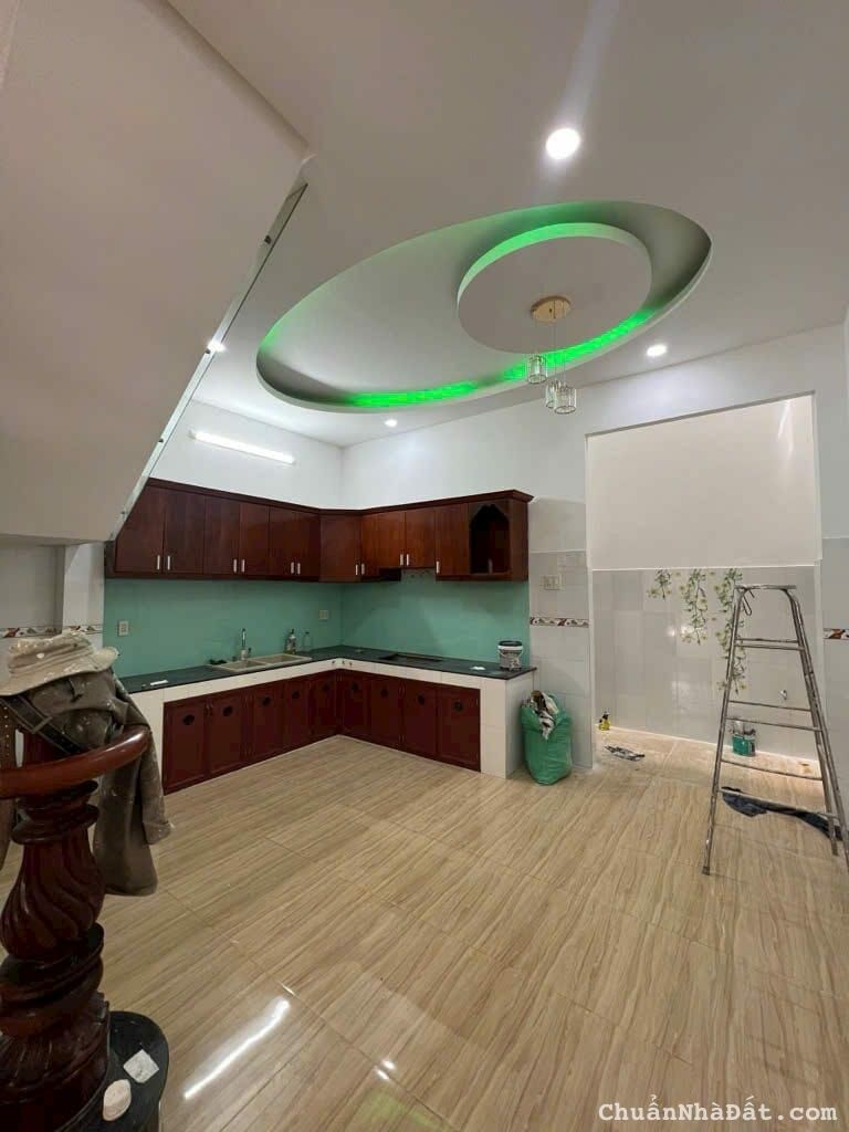 Mới sơn sửa cần sang nhà 40m2 Nam Kỳ Khởi Nghĩa, Q3 chỉ với 3 tỷ 130, ngay sau tòa Grand Central