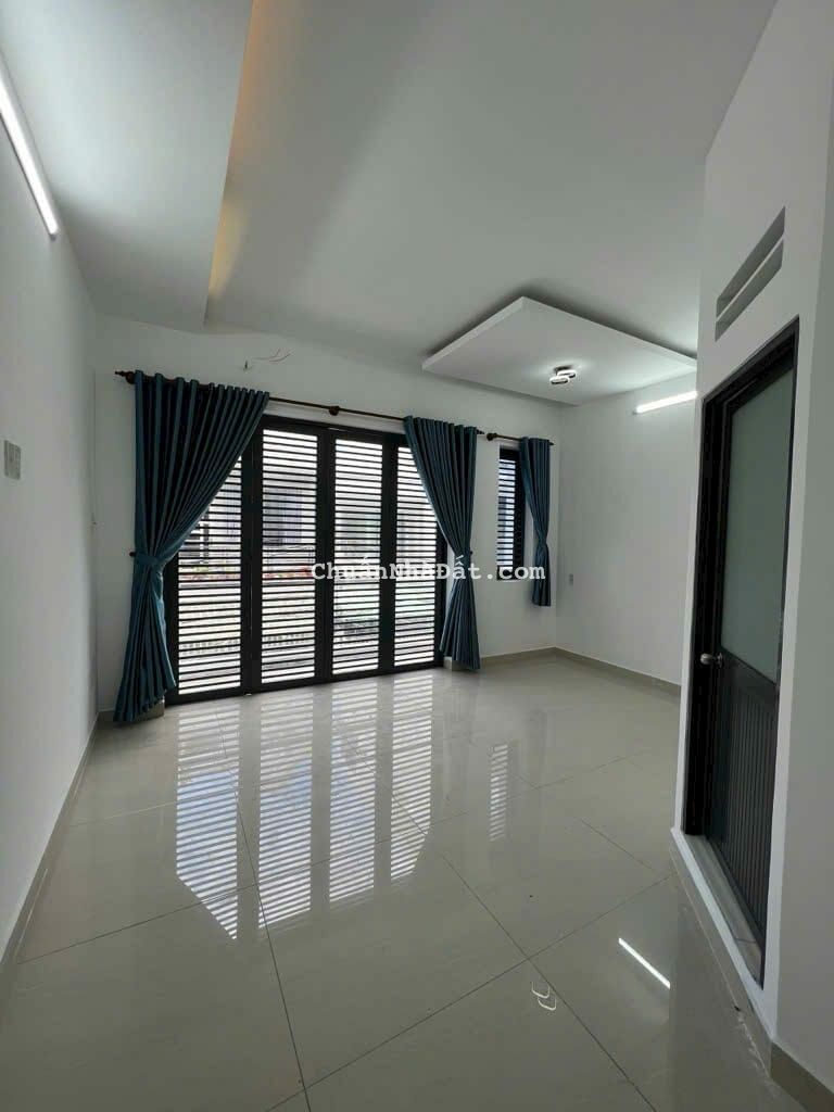 Mới sơn sửa cần sang nhà 40m2 Nam Kỳ Khởi Nghĩa, Q3 chỉ với 3 tỷ 130, ngay sau tòa Grand Central