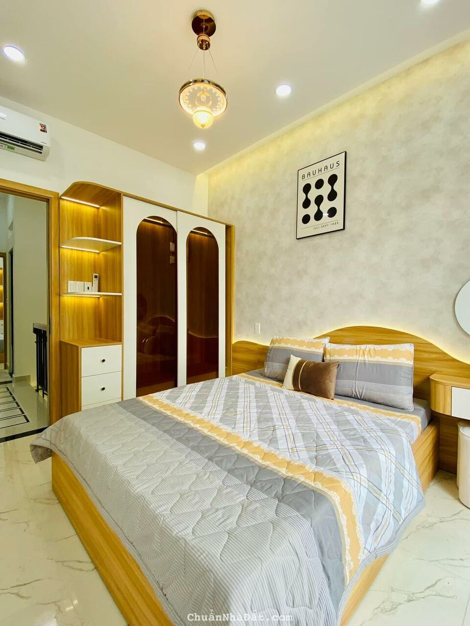 Chủ bán nhanh đi nước ngoài, giảm chỉ còn 1ty750 nhà 30m2 ngay Nguyễn Biểu, Q5. Đang cho thuê 12tr