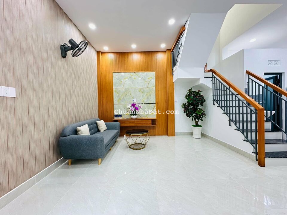 Ngộp bank bán nhà xinh 68m2 ngay đường 22, Thủ Đức giá 2ty350, ngay khu TTTM Gigamall, sổ sẵn