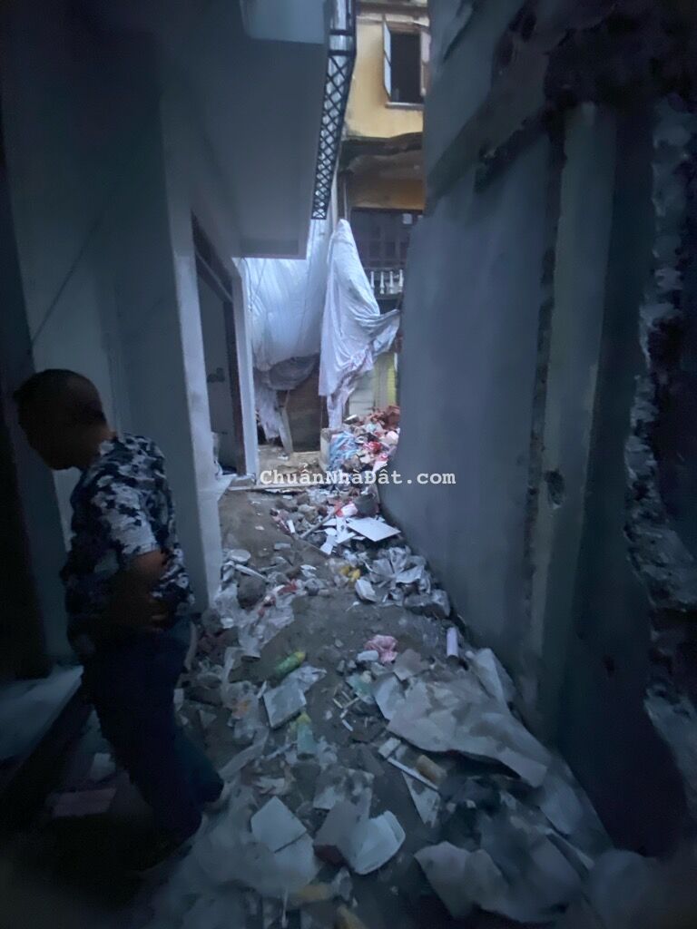 Nhà mới xây xong ngay Trần Khát Chân gần đường lớn. 💥 💥