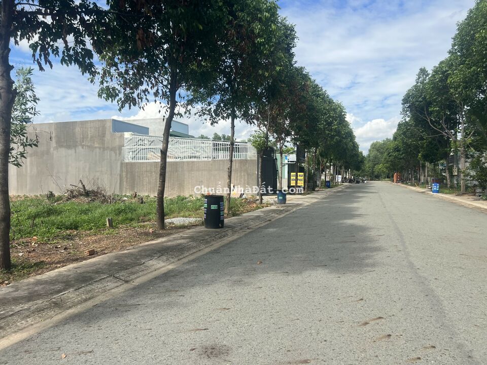 Tôi chính chủ cần bán lô đất đường nhựa 16m, ngay trung tâm thành phố Bến Cát