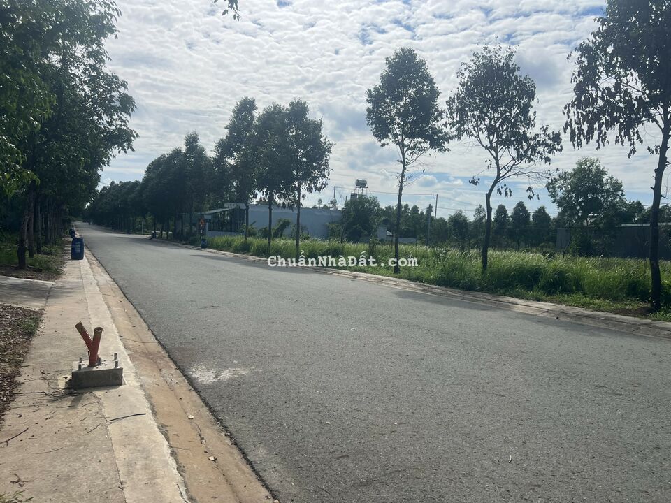 Tôi chính chủ cần bán lô đất đường nhựa 16m, ngay trung tâm thành phố Bến Cát