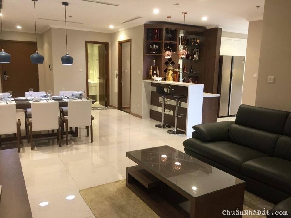 Cho thuê căn hộ 3 phòng ngủ Vinhomes Central Park, nội thất cao cấp, cực đẹp, giá 31 triệu