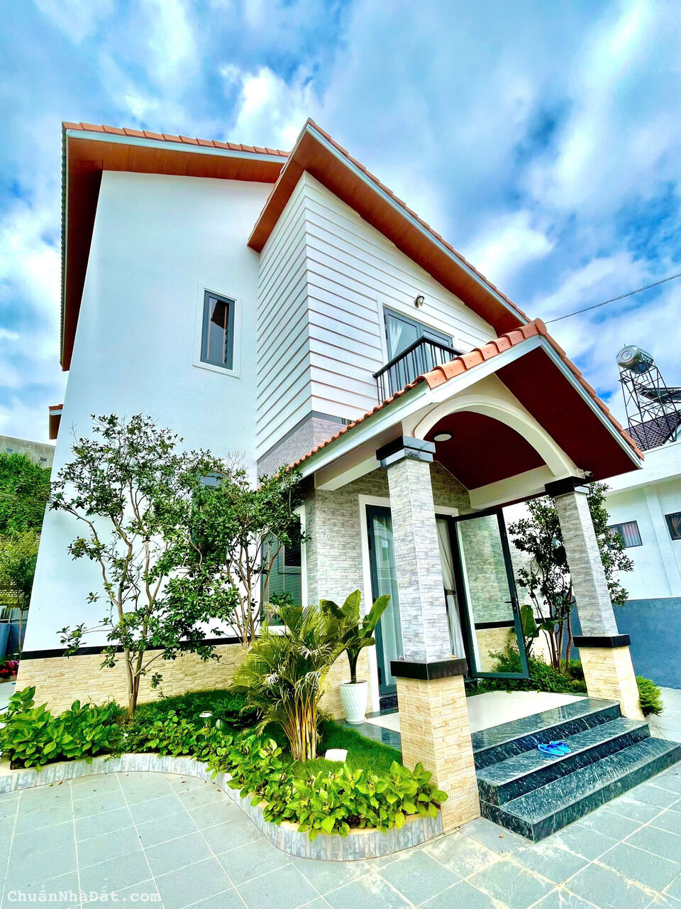 CHO THUÊ VILLA SÂN VƯỜN HẺM Ô TÔ VẠN THÀNH PHƯỜNG 5 ĐÀ LẠT, 6PN FULL NỘI THẤT 25TR, LH 0888-113-882