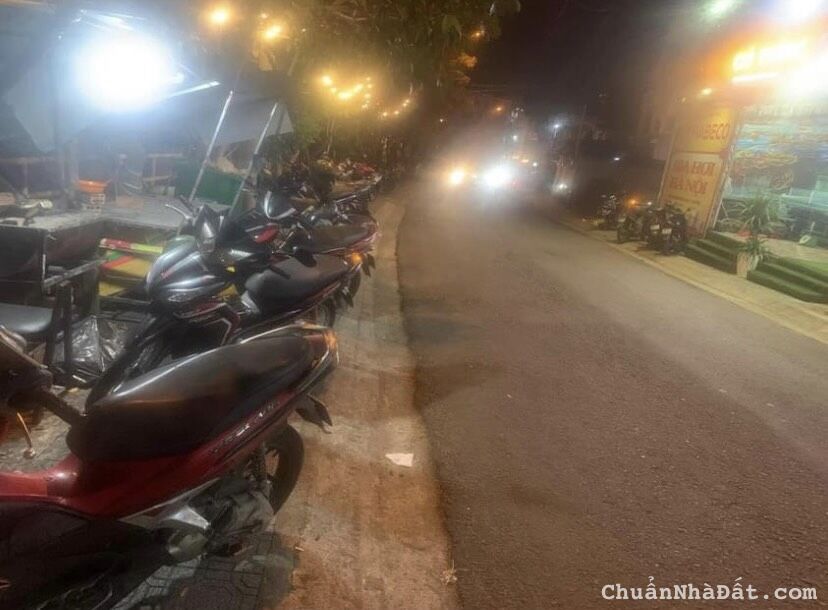 CHO THUÊ MẶT BẰNG KINH DOANH 550M2 ĐÀ LẠT, ĐẬU ĐƯỢC NHIỀU XE HƠI KQH YERSIN, 7PN 25TR,LH 0888113882