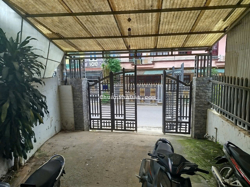 CHO THUÊ NHÀ NGUYÊN CĂN MẶT TIỀN PHƯỜNG 7, NHÀ TRỐNG SẼ SƠN MỚI, 4PN 10TR, LH 0888-113-882