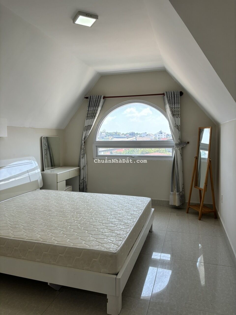 CHO THUÊ NHÀ MẶT TIỀN NGUYÊN CĂN GẦN KDL THUNG LŨNG TÌNH YÊU 6PN FULL NỘI THẤT 17TR 0888.113.882 CHO THUÊ NHÀ MẶT TIỀN NGUYÊN CĂN GẦN KDL THUNG LŨNG TÌNH YÊU 6PN FULL NỘI THẤT 17TR 0888.113.882