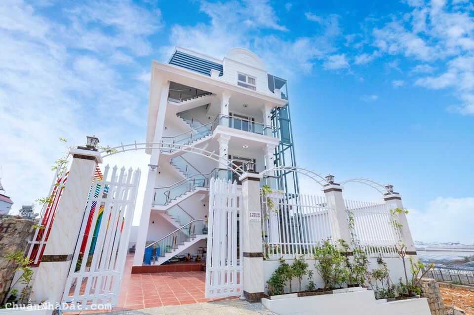 CHO THUÊ NGUYÊN CĂN VILLA ĐÀ LẠT, SÂN ĐẬU Ô TÔ RỘNG RÃI ĐƯỜNG VÒNG LÂM VIÊN, 11PN FULL NỘI THẤT 35T