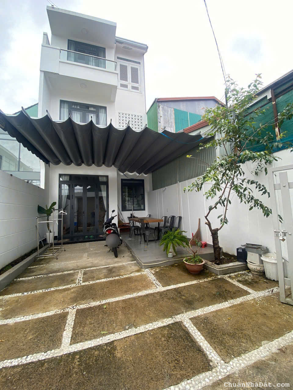 CHO THUÊ NHÀ NGUYÊN CĂN ĐƯỜNG XE HƠI TÔ VĨNH DIỆN P6 ĐÀ LẠT, 3PN FULL NỘI THẤT, SÂN ĐẬU Ô TÔ, 14TR