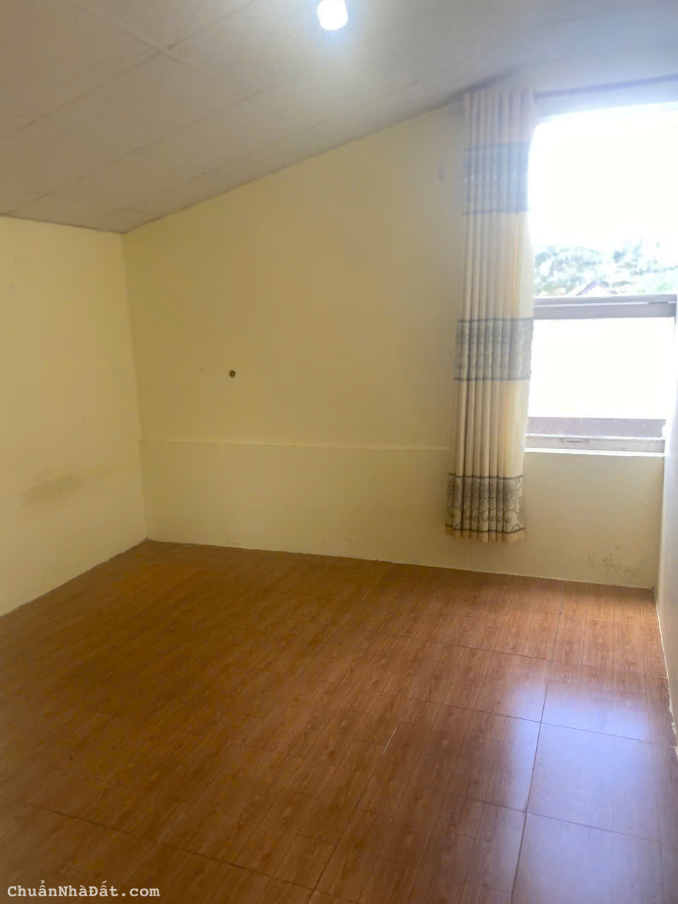 CHO THUÊ NHÀ NGUYÊN CĂN ĐỂ Ở, HẺM Ô TÔ LỮ GIA, NHÀ TRỐNG 3PN 6TR, LH 0888-113-882