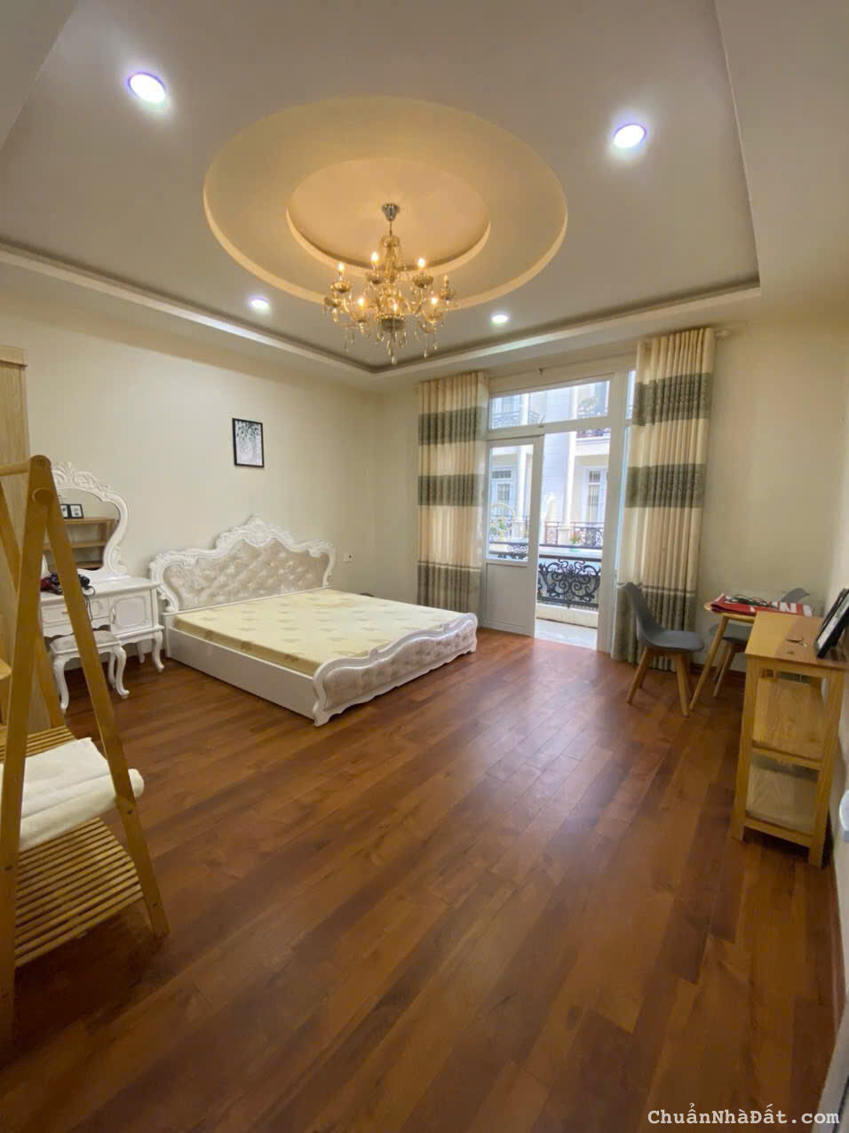 CHO THUÊ NHÀ NGUYÊN CĂN GOLDEN HILL, ĐƯỜNG Ô TÔ NGUYỄN TRUNG TRỰC P3 ĐÀ LẠT, 4PN FULL NỘI THẤT 14TR