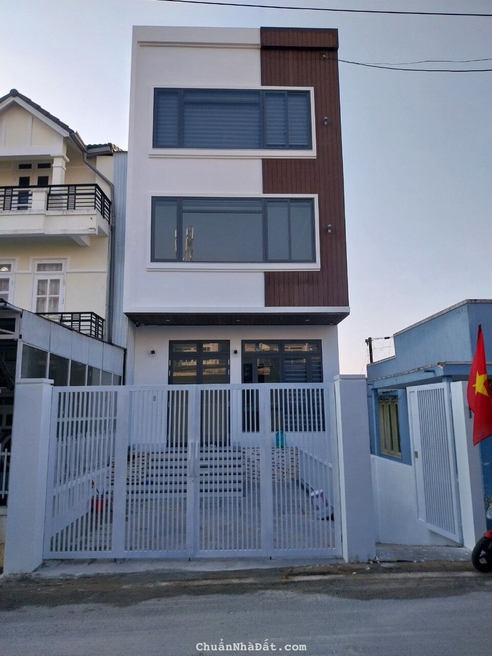 CHO THUÊ NHÀ NGUYÊN CĂN MẶT TIỀN CỔ LOA 30TR 0888.113.882