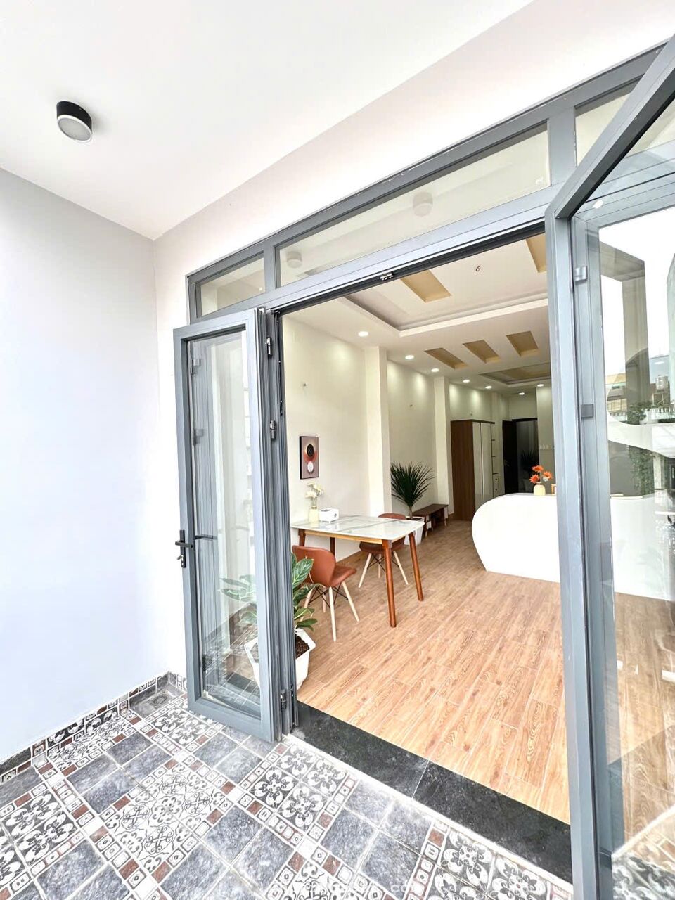 SANG NHƯỢNG 10 CHDV CAO CẤP + 1MB - LN 32tr - NGAY MẶT TIỀN TÂN BÌNH SANG NHƯỢNG 10 CHDV CAO CẤP + 1MB - LN 32tr - NGAY MẶT TIỀN TÂN BÌNH