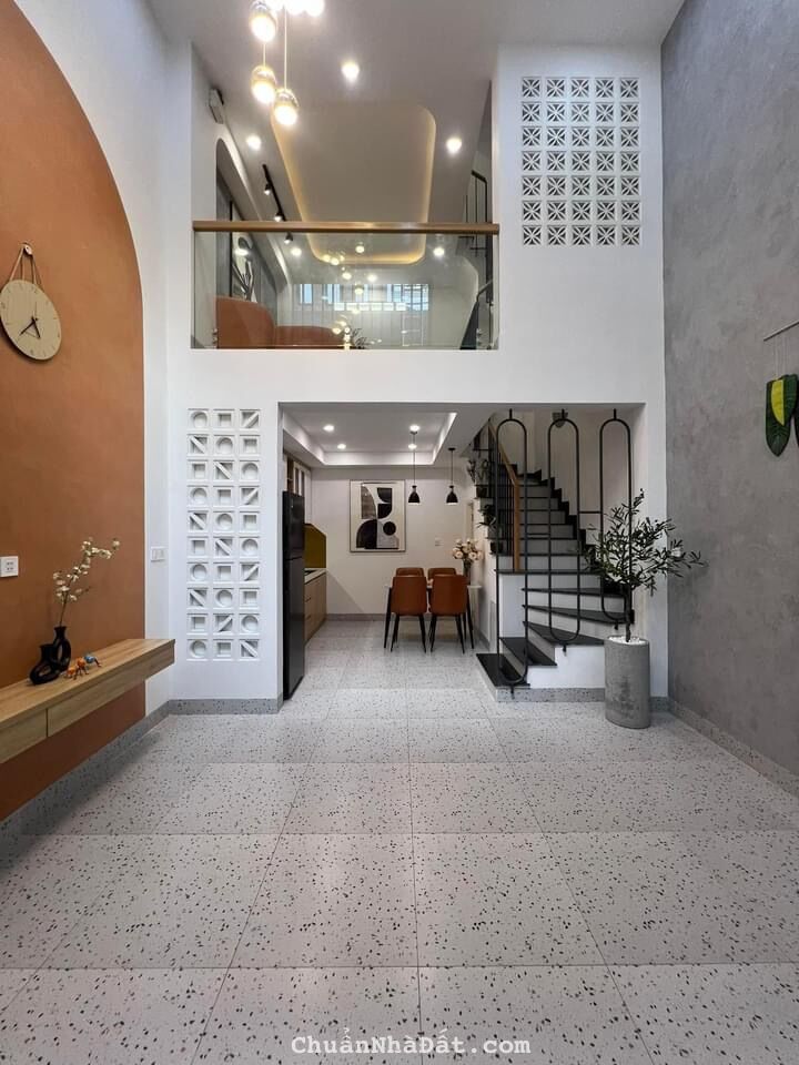 Thanh lý gấp căn nhà 128m2 giá 3,5tỷ đường CMT8 phường 15 Q10. Có sổ hồng riêng