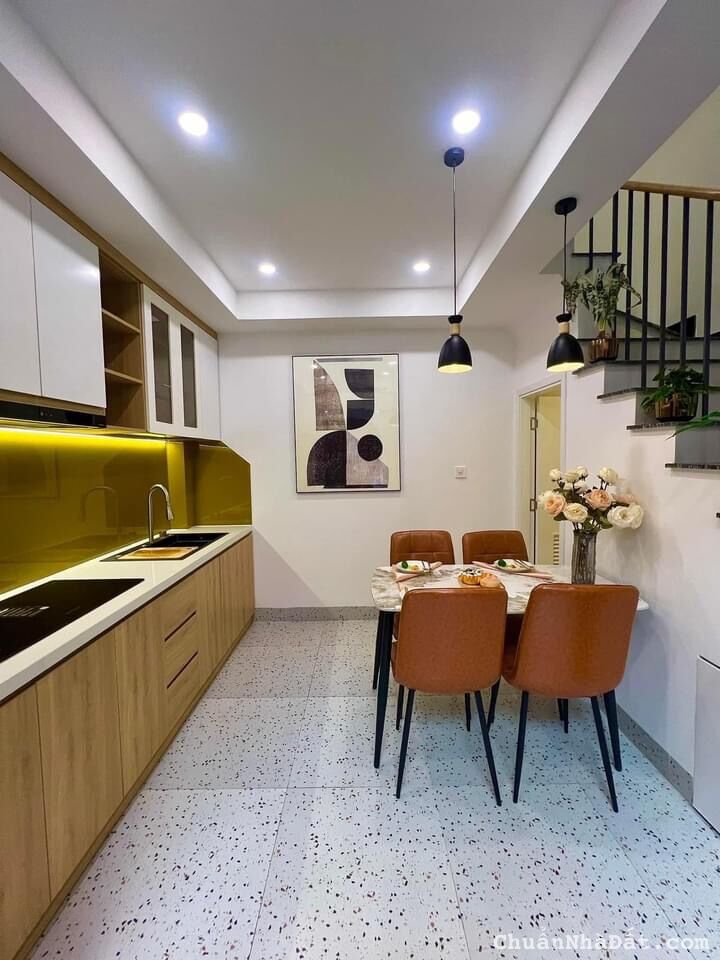 Thanh lý gấp căn nhà 128m2 giá 3,5tỷ đường CMT8 phường 15 Q10. Có sổ hồng riêng