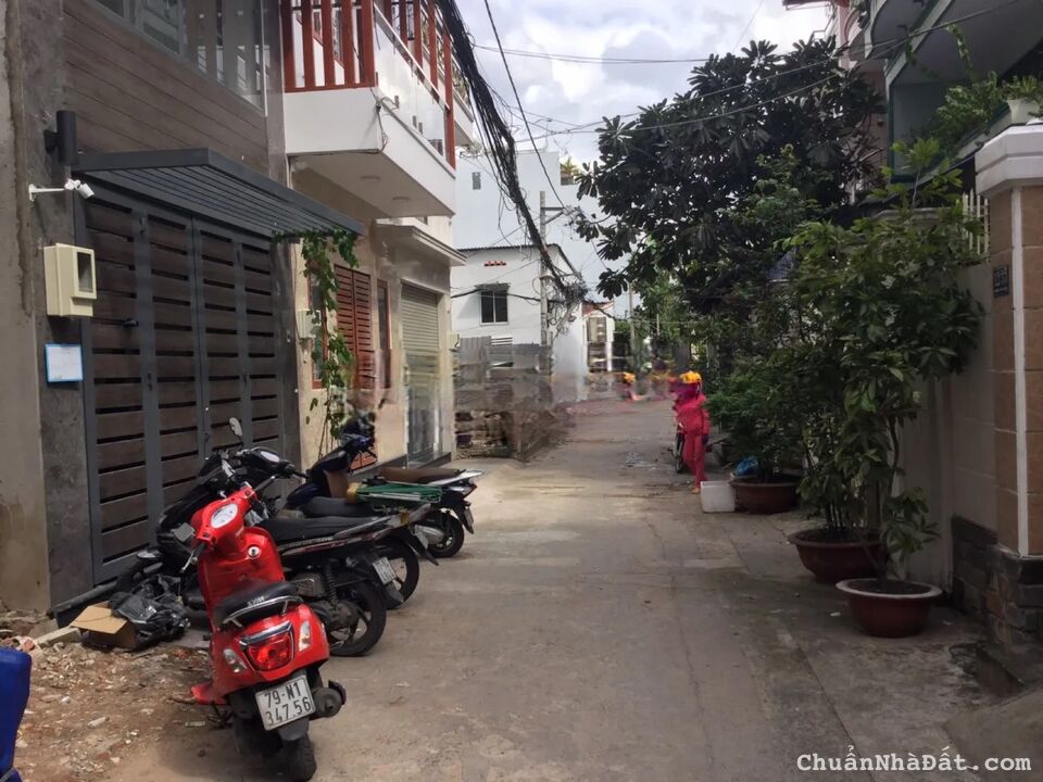 Chính chủ bán nhanh lô đất 70m2 giá 2tỷ đường Hoàng Hoa Thám P7 Bình Thạnh. Có số hồng riêng.