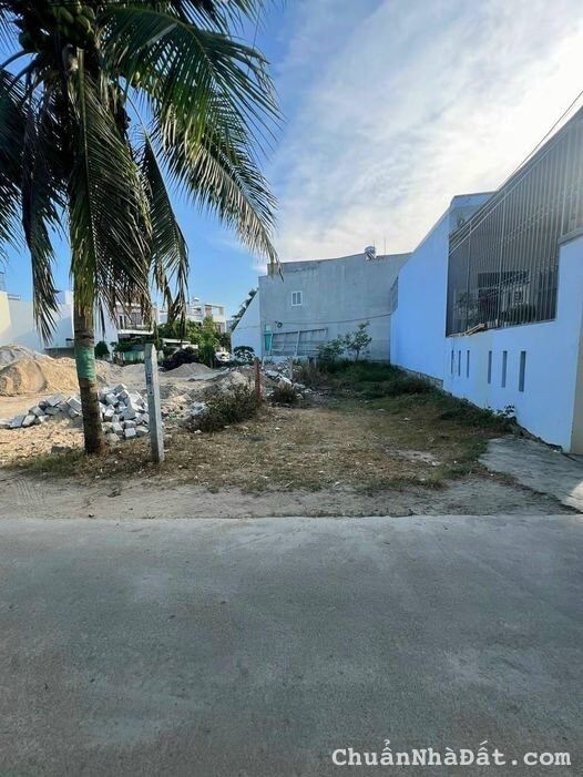 Gia đình cần bán miếng đất cách chợ Bình 