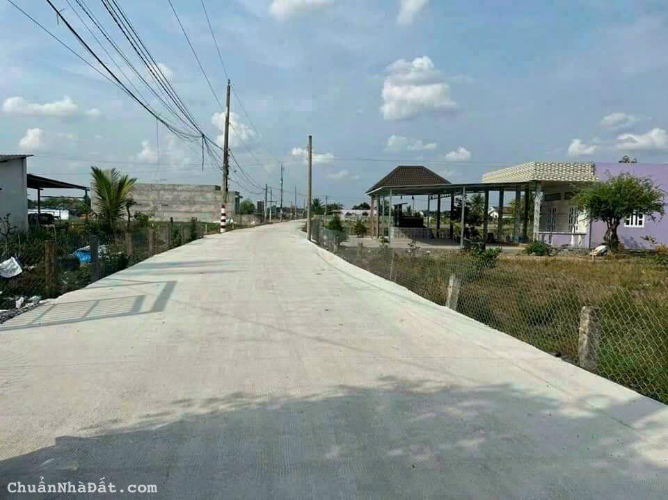 tôi cần bán gấp lô đất ngay Tân trụ Long an 