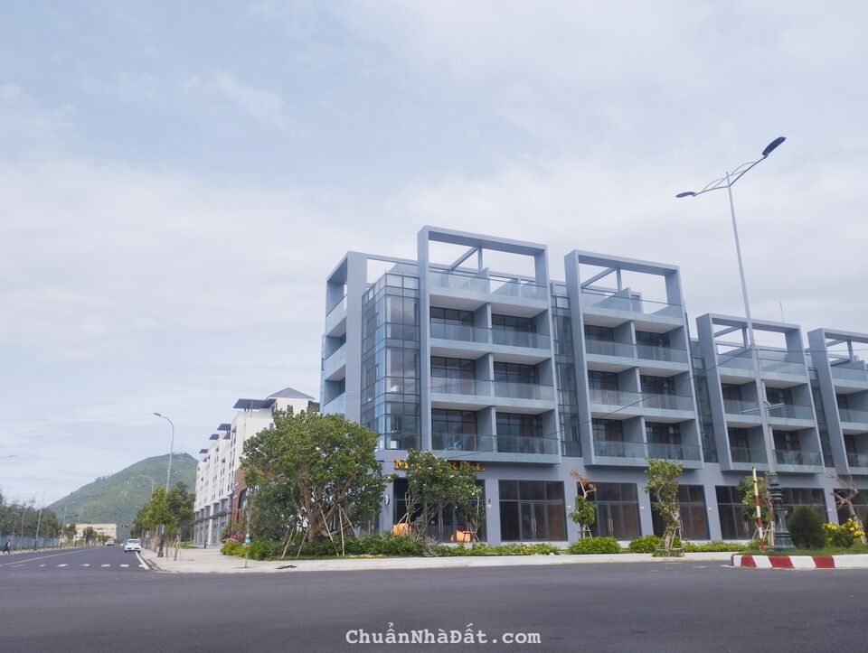 ##SHOPHOUSE PHỐ-3 TẦNG-DT108-CÓ SỔ-NHHT 70%-GIÁ 2,6TỶ.